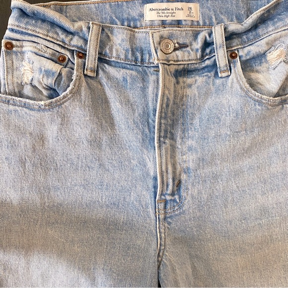 Abercrombie & Fitch
The 90s Straight
Ultra High Rise - Picture 2 of 2